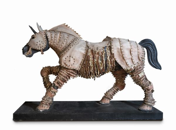 Scultura in polistirolo e cartapesta, rivestita di cuoio sfrangiato e borchiato (da The rape of Lucretia)  - Asta Napoli, j'adore! - Associazione Nazionale - Case d'Asta italiane