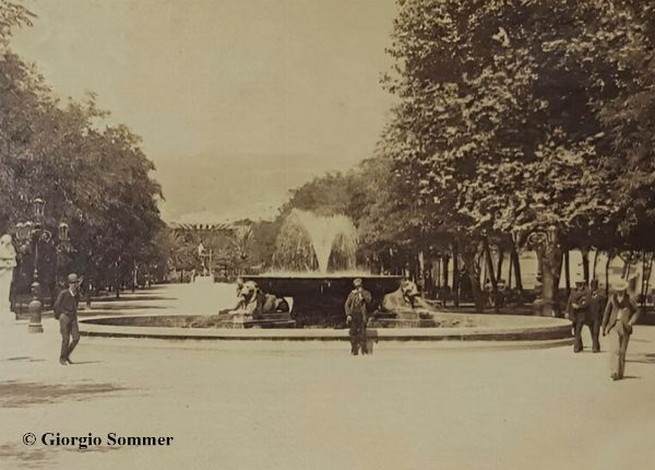 EUGENIO  SCORZELLI : Fontana delle paparelle nella Villa Comunale di Napoli  - Asta Napoli, j'adore! - Associazione Nazionale - Case d'Asta italiane