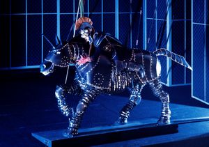 Scultura in polistirolo e cartapesta, rivestita di cuoio sfrangiato e borchiato (da The rape of Lucretia)  - Asta Napoli, j'adore! - Associazione Nazionale - Case d'Asta italiane