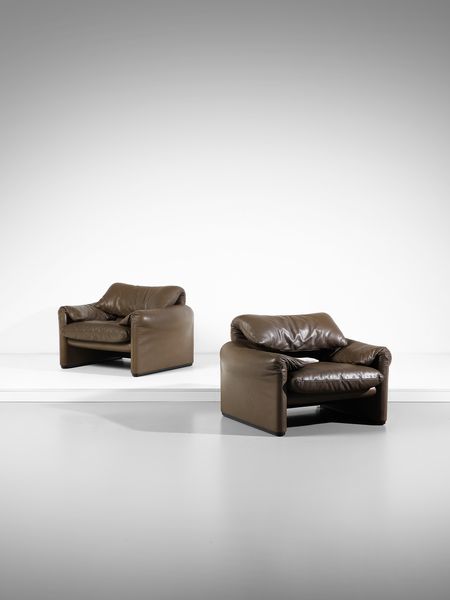 MAGISTRETTI VICO (1920 - 2006) : Coppia di poltrone mod. Maralunga per Cassina, Meda  - Asta Asta 447 | DESIGN E ARTI DECORATIVE DEL NOVECENTO Online - Associazione Nazionale - Case d'Asta italiane