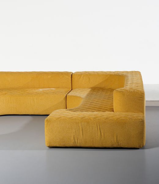 GIOVANNETTI : Divano componibile ispirato agli anni Settanta, seguendo la corrente innovativa dell'epoca. mod. Lara composto da due elementi  - Asta Asta 447 | DESIGN E ARTI DECORATIVE DEL NOVECENTO Online - Associazione Nazionale - Case d'Asta italiane