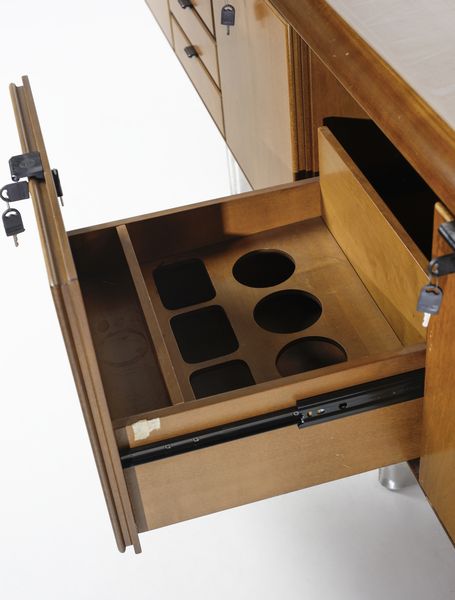 VON KLIER HANS (1934 - 2000) : Credenza per Skipper, Italia  - Asta Asta 447 | DESIGN E ARTI DECORATIVE DEL NOVECENTO Online - Associazione Nazionale - Case d'Asta italiane