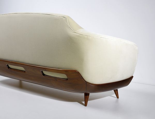 VERONESI GUGLIELMO (n. 1913) : Divano per I.S.A., Ponte San Pietro  - Asta Asta 447 | DESIGN E ARTI DECORATIVE DEL NOVECENTO Online - Associazione Nazionale - Case d'Asta italiane