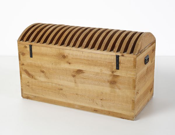 CEROLI MARIO (n. 1938) : Baule Asso di Fiori della serie Annabella per Poltronova, Firenze  - Asta Asta 447 | DESIGN E ARTI DECORATIVE DEL NOVECENTO Online - Associazione Nazionale - Case d'Asta italiane