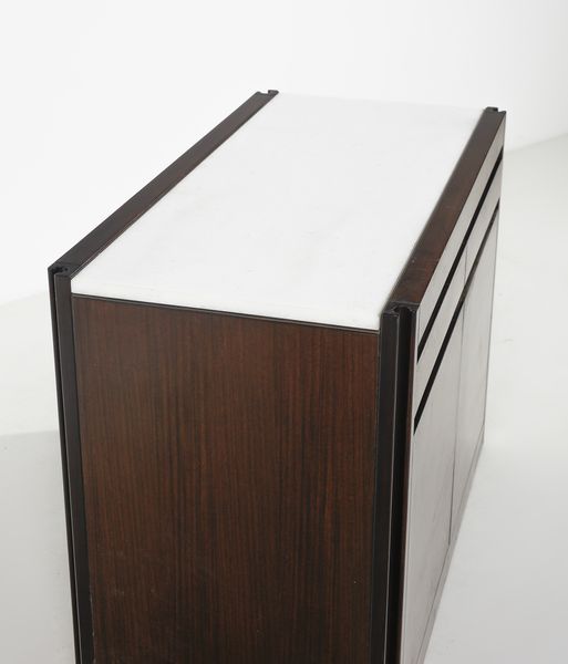 MANGIAROTTI ANGELO (1921 - 2012) : Mobile contenitore della serie 4D per Molteni, Italia  - Asta Asta 447 | DESIGN E ARTI DECORATIVE DEL NOVECENTO Online - Associazione Nazionale - Case d'Asta italiane