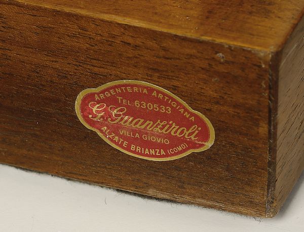 SUPERSTUDIO : Modellino della Banca di Credito Cooperativo dell'Alta Brianza. argentiere Guanziroli  - Asta Asta 447 | DESIGN E ARTI DECORATIVE DEL NOVECENTO Online - Associazione Nazionale - Case d'Asta italiane