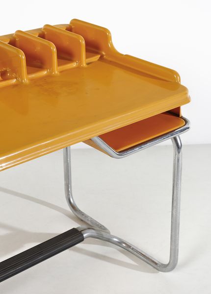 MANIFATTURA ITALIANA : Scrittoio con sedia e lampada  - Asta Asta 447 | DESIGN E ARTI DECORATIVE DEL NOVECENTO Online - Associazione Nazionale - Case d'Asta italiane