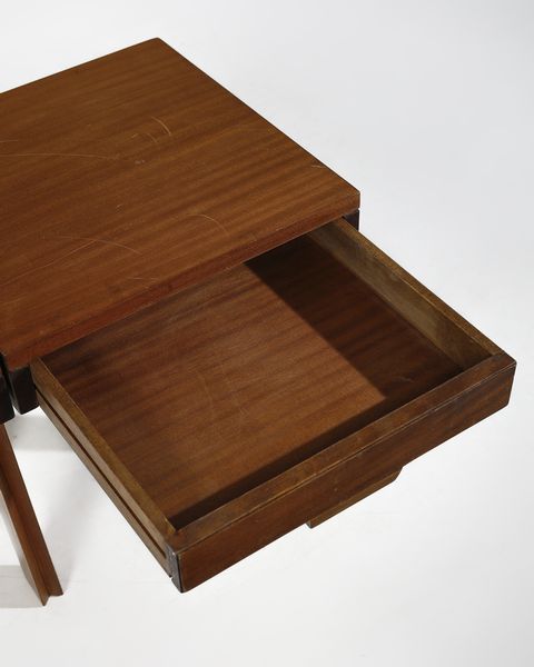 ANGELO MANGIAROTTI (1921-2012) & BRUNO MORASSUTTI (1920-2008) : Coppia di comodini con panca per Mascheroni, Italia  - Asta Asta 447 | DESIGN E ARTI DECORATIVE DEL NOVECENTO Online - Associazione Nazionale - Case d'Asta italiane