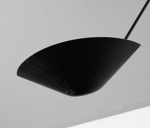 MOUILLE SERGE (1922 - 1988) : Lampada da soffitto Spider a cinque bracci fissi angolati  - Asta Asta 447 | DESIGN E ARTI DECORATIVE DEL NOVECENTO Online - Associazione Nazionale - Case d'Asta italiane