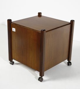 PARISI ICO (1916 - 1996) : nello stile di. Coppia di piccole cassettiere su rotelle  - Asta Asta 447 | DESIGN E ARTI DECORATIVE DEL NOVECENTO Online - Associazione Nazionale - Case d'Asta italiane