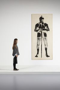 Anonimo : Grande pannello decorativo raffigurante un uomo in armatura  - Asta Asta 447 | DESIGN E ARTI DECORATIVE DEL NOVECENTO Online - Associazione Nazionale - Case d'Asta italiane