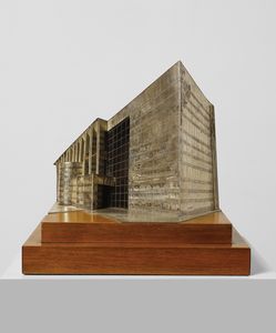 SUPERSTUDIO : Modellino della Banca di Credito Cooperativo dell'Alta Brianza. argentiere Guanziroli  - Asta Asta 447 | DESIGN E ARTI DECORATIVE DEL NOVECENTO Online - Associazione Nazionale - Case d'Asta italiane