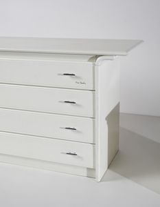 CARDIN PIERRE (1922 - 2020) : Cassettiera e coppia di comodini  - Asta Asta 447 | DESIGN E ARTI DECORATIVE DEL NOVECENTO Online - Associazione Nazionale - Case d'Asta italiane