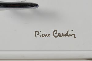 CARDIN PIERRE (1922 - 2020) : Cassettiera e coppia di comodini  - Asta Asta 447 | DESIGN E ARTI DECORATIVE DEL NOVECENTO Online - Associazione Nazionale - Case d'Asta italiane