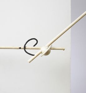 SARFATTI GINO (1912 - 1985) : Lampada a sospensione con braccio snodabile per Arteluce, Milano  - Asta Asta 447 | DESIGN E ARTI DECORATIVE DEL NOVECENTO Online - Associazione Nazionale - Case d'Asta italiane