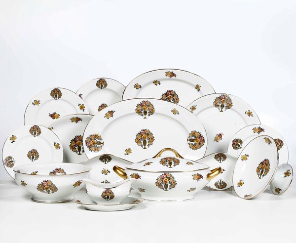 Servizio da tavola.  <BR>Francia, Limoges, probabilmente Atelier Fran�ois et Cie, secondo quarto del XX secolo.  - Asta Arredo per la Tavola - Associazione Nazionale - Case d'Asta italiane