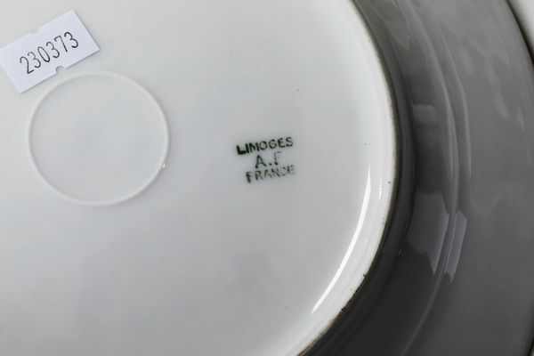 Servizio da tavola.  <BR>Francia, Limoges, probabilmente Atelier Fran�ois et Cie, secondo quarto del XX secolo.  - Asta Arredo per la Tavola - Associazione Nazionale - Case d'Asta italiane