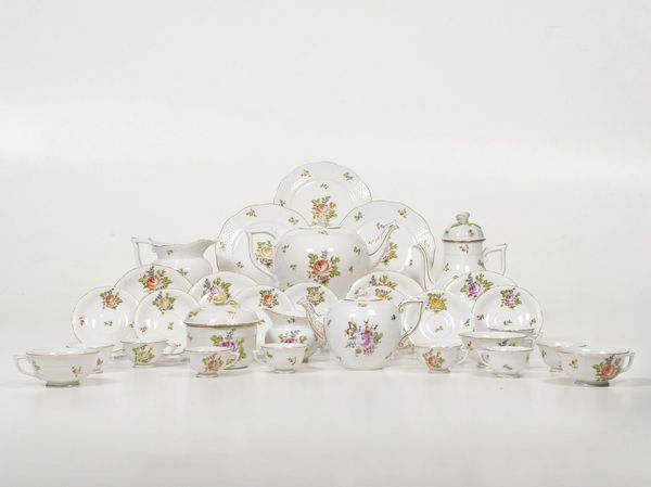 Servizio da caff e da t Small Bunch of Roses.<BR>Ungheria, Manifattura Herend, 1960 circa.<BR>  - Asta Arredo per la Tavola - Associazione Nazionale - Case d'Asta italiane