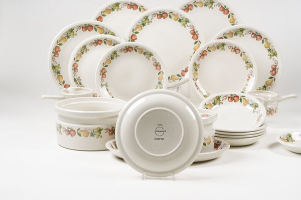 Servizio da tavola Quince.<BR>Inghilterra, Manifattura Wedgwood, fine del XX secolo.  - Asta Arredo per la Tavola - Associazione Nazionale - Case d'Asta italiane