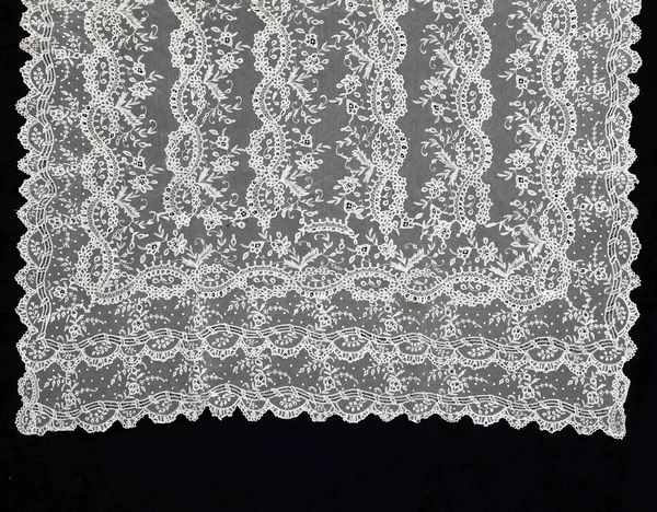 Tovaglia in tulle ricamato.  - Asta Arredo per la Tavola - Associazione Nazionale - Case d'Asta italiane