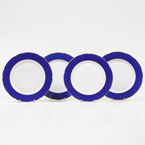 Dodici sottopiatti.<BR>Francia, Manifattura di Limoges, XX secolo.  - Asta Arredo per la Tavola - Associazione Nazionale - Case d'Asta italiane