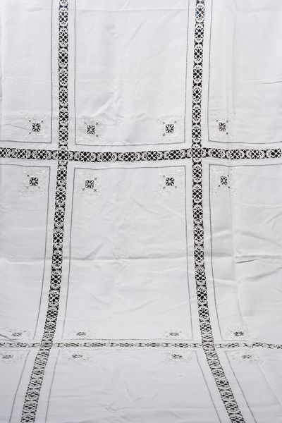 Tovaglia con quattordici tovaglioli.  - Asta Arredo per la Tavola - Associazione Nazionale - Case d'Asta italiane