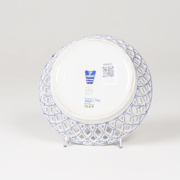 Cestino �Blue Fluted Plain�.<BR>Danimarca, Manifattura Royal Copenhagen, 1975-1979.  - Asta Arredo per la Tavola - Associazione Nazionale - Case d'Asta italiane