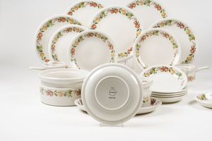 Servizio da tavola Quince.<BR>Inghilterra, Manifattura Wedgwood, fine del XX secolo.  - Asta Arredo per la Tavola - Associazione Nazionale - Case d'Asta italiane