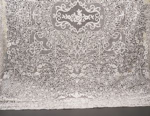 Tovaglia in pizzo di Cantù.  - Asta Arredo per la Tavola - Associazione Nazionale - Case d'Asta italiane