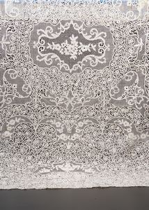 Tovaglia in pizzo di Cantù.  - Asta Arredo per la Tavola - Associazione Nazionale - Case d'Asta italiane