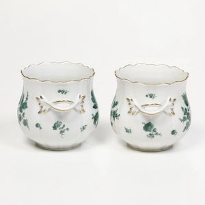 Coppia di vasetti biansati.<BR>Vienna, XX secolo.  - Asta Arredo per la Tavola - Associazione Nazionale - Case d'Asta italiane