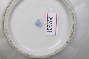 Coppia di vasetti biansati.<BR>Vienna, XX secolo.  - Asta Arredo per la Tavola - Associazione Nazionale - Case d'Asta italiane