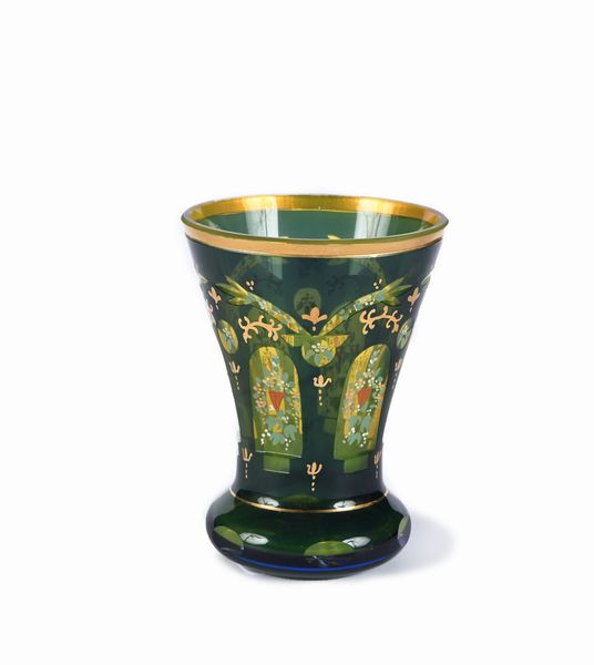 Calice a tromba in vetro verde con fiori, Boemia, met� del XIX secolo  - Asta Antiquariato - Icone, Arredi, Sculture, Oggetti d'Arte - Associazione Nazionale - Case d'Asta italiane