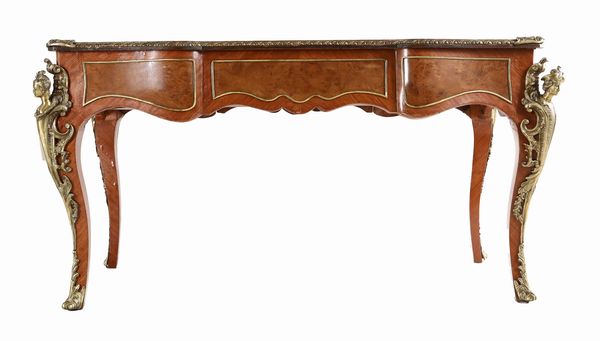 Bureau plat Louis XV, Francia, XX secolo  - Asta Antiquariato - Icone, Arredi, Sculture, Oggetti d'Arte - Associazione Nazionale - Case d'Asta italiane