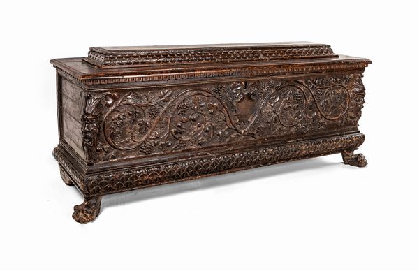 Cassone rinascimentale in noce, XVI secolo  - Asta Antiquariato - Icone, Arredi, Sculture, Oggetti d'Arte - Associazione Nazionale - Case d'Asta italiane