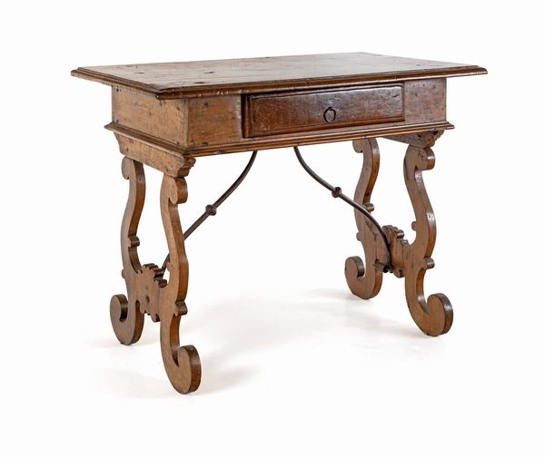 Scrittoio in noce, XVII secolo  - Asta Antiquariato - Icone, Arredi, Sculture, Oggetti d'Arte - Associazione Nazionale - Case d'Asta italiane