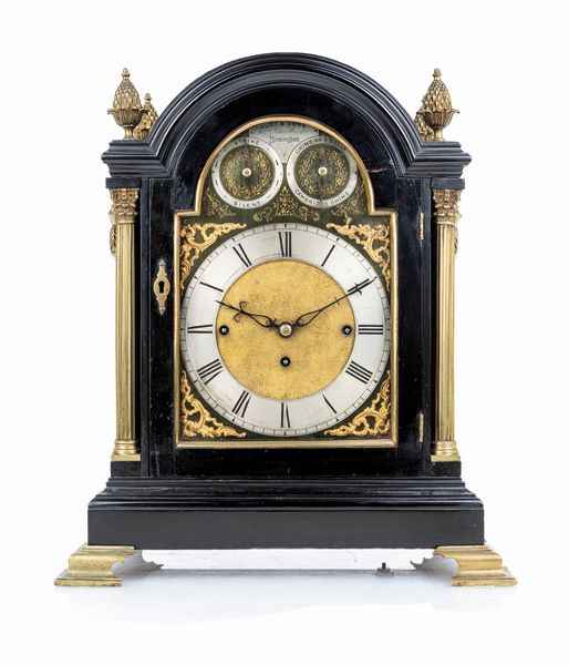 Pendola musicale in legno ebanizzato con finiture in bronzo, Hurt & Sons, Birmingham, seconda met� del XIX secolo  - Asta Antiquariato - Icone, Arredi, Sculture, Oggetti d'Arte - Associazione Nazionale - Case d'Asta italiane