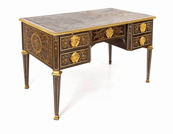 Scrivania da centro in legno ebanizzato e incrostazioni in ottone e metallo argentato, Francia, XIX secolo  - Asta Antiquariato - Icone, Arredi, Sculture, Oggetti d'Arte - Associazione Nazionale - Case d'Asta italiane