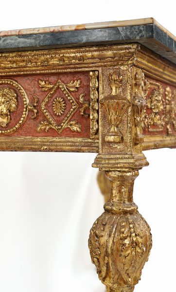 Tavolo da centro in legno laccato e dorato, XIX secolo  - Asta Antiquariato - Icone, Arredi, Sculture, Oggetti d'Arte - Associazione Nazionale - Case d'Asta italiane
