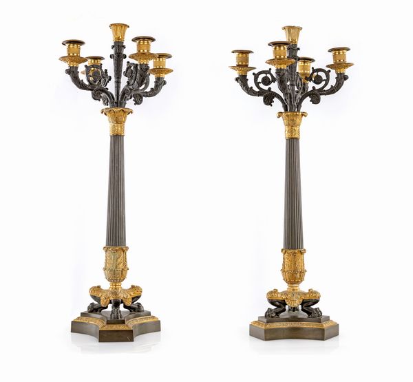 Coppia di candelabri in bronzo brunito e dorato a cinque luci, XIX secolo  - Asta Antiquariato - Icone, Arredi, Sculture, Oggetti d'Arte - Associazione Nazionale - Case d'Asta italiane