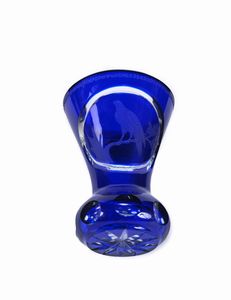 Calice Biedermeier a tromba in vetro blu con rapace, Boemia, met� del XIX secolo  - Asta Antiquariato - Icone, Arredi, Sculture, Oggetti d'Arte - Associazione Nazionale - Case d'Asta italiane