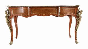 Bureau plat Louis XV, Francia, XX secolo  - Asta Antiquariato - Icone, Arredi, Sculture, Oggetti d'Arte - Associazione Nazionale - Case d'Asta italiane