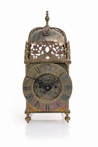 Orologio a lanterna in ottone, inizi del XX secolo  - Asta Antiquariato - Icone, Arredi, Sculture, Oggetti d'Arte - Associazione Nazionale - Case d'Asta italiane