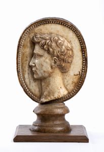Artista italiano, prima metà XIX secolo - Medaglione con ritratto virile di profilo