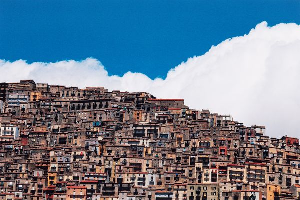 Franco Fontana : Sicilia, Gangi  - Asta Fotografia - Associazione Nazionale - Case d'Asta italiane