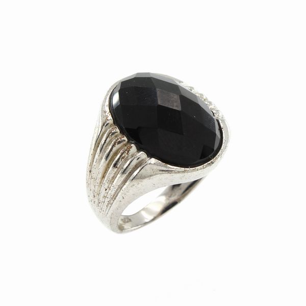 Anello bijou in argento 925 ed onice nero sfaccettato  - Asta Gioielli e Orologi Web Only - Associazione Nazionale - Case d'Asta italiane