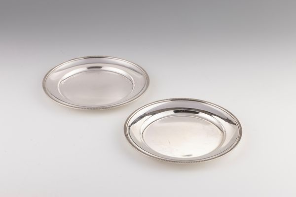 Due piatti in argento  - Asta L'Arte della Tavola - Associazione Nazionale - Case d'Asta italiane