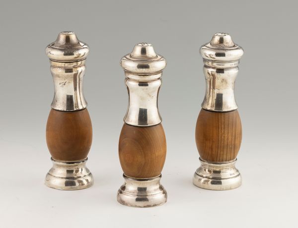 Tre macinapepe in legno e argento  - Asta L'Arte della Tavola - Associazione Nazionale - Case d'Asta italiane