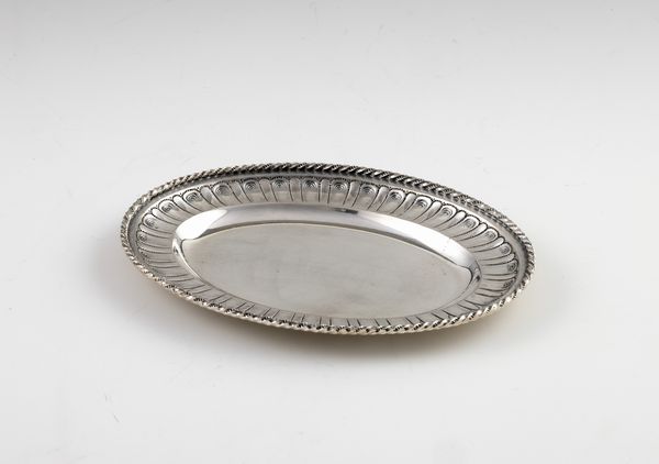 Piccolo vassoio in argento  - Asta L'Arte della Tavola - Associazione Nazionale - Case d'Asta italiane