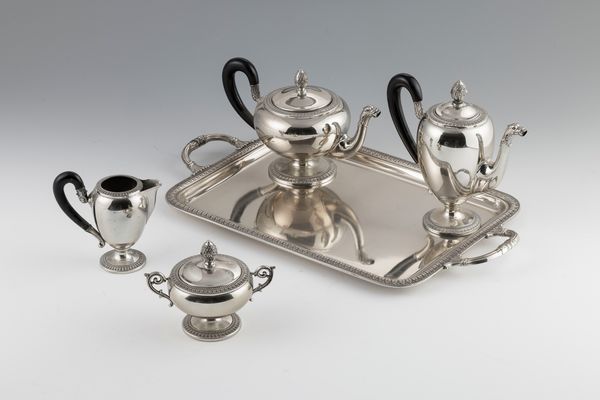 Servizio da t� e caff� con vassoio in argento  - Asta L'Arte della Tavola - Associazione Nazionale - Case d'Asta italiane
